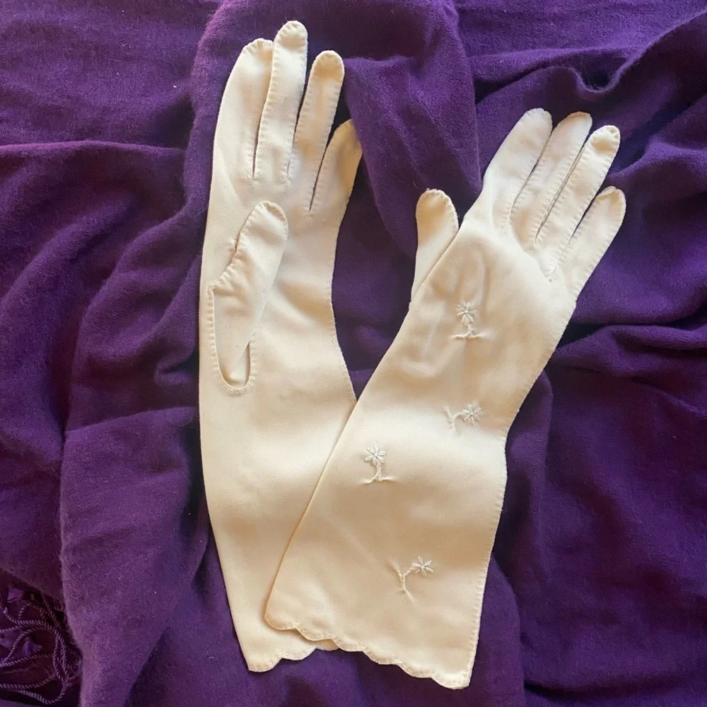 Vintage tan cream Mid Length Gloves sz 6 S from 50s-60s Jackie O vibe prom